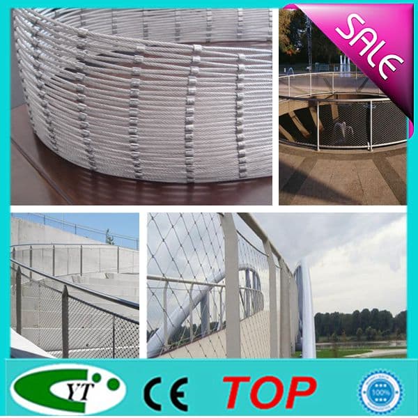 Flexible stainless steel fence mesh